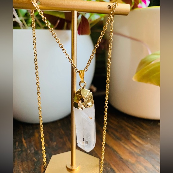 ✨NWT✨ Gorgeous Raw Crystal Quartz Pendant on 18” Gold Chain✨ Handcrafted - Picture 1 of 6
